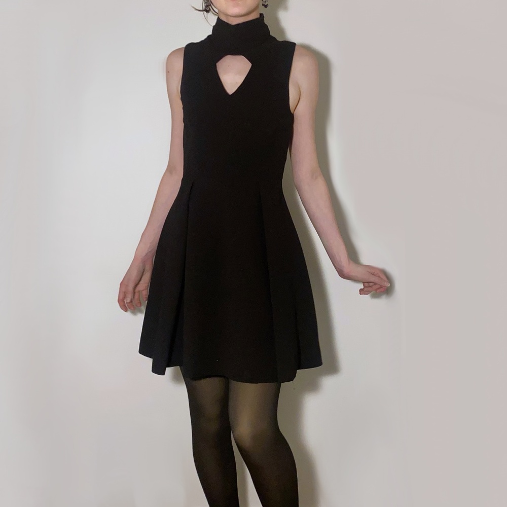 Cute Black Keyhole Dress